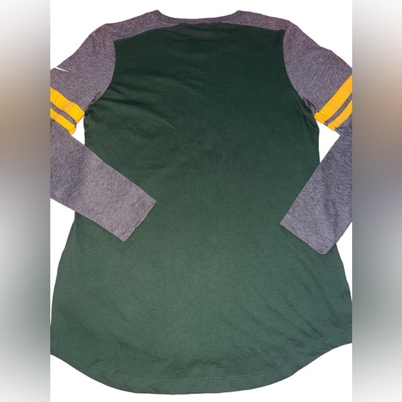{EUC Women’s Green Bay Packers Nike Dri-FIT Long Sleeve T-Shirt in Green Small} - Picture 5 of 9
